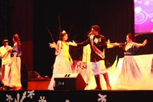 Foto pangeran dan sang putri saat diatas panggung