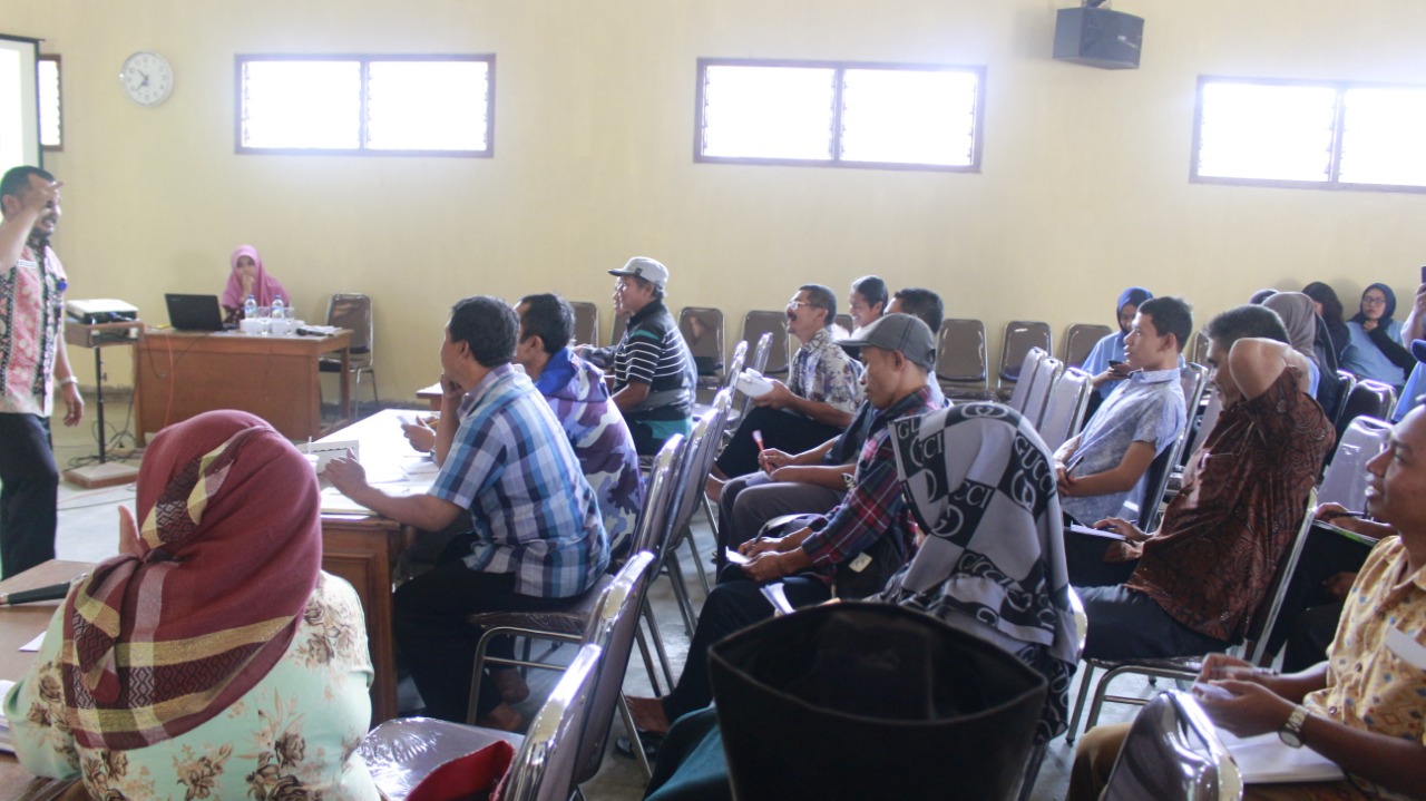 Ajak Para Ahli Latih Pengelolaan Keuangan di Desa Jambuwer